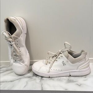 On Cloud The Roger White Low-Top Sneakers women’s size 7.5